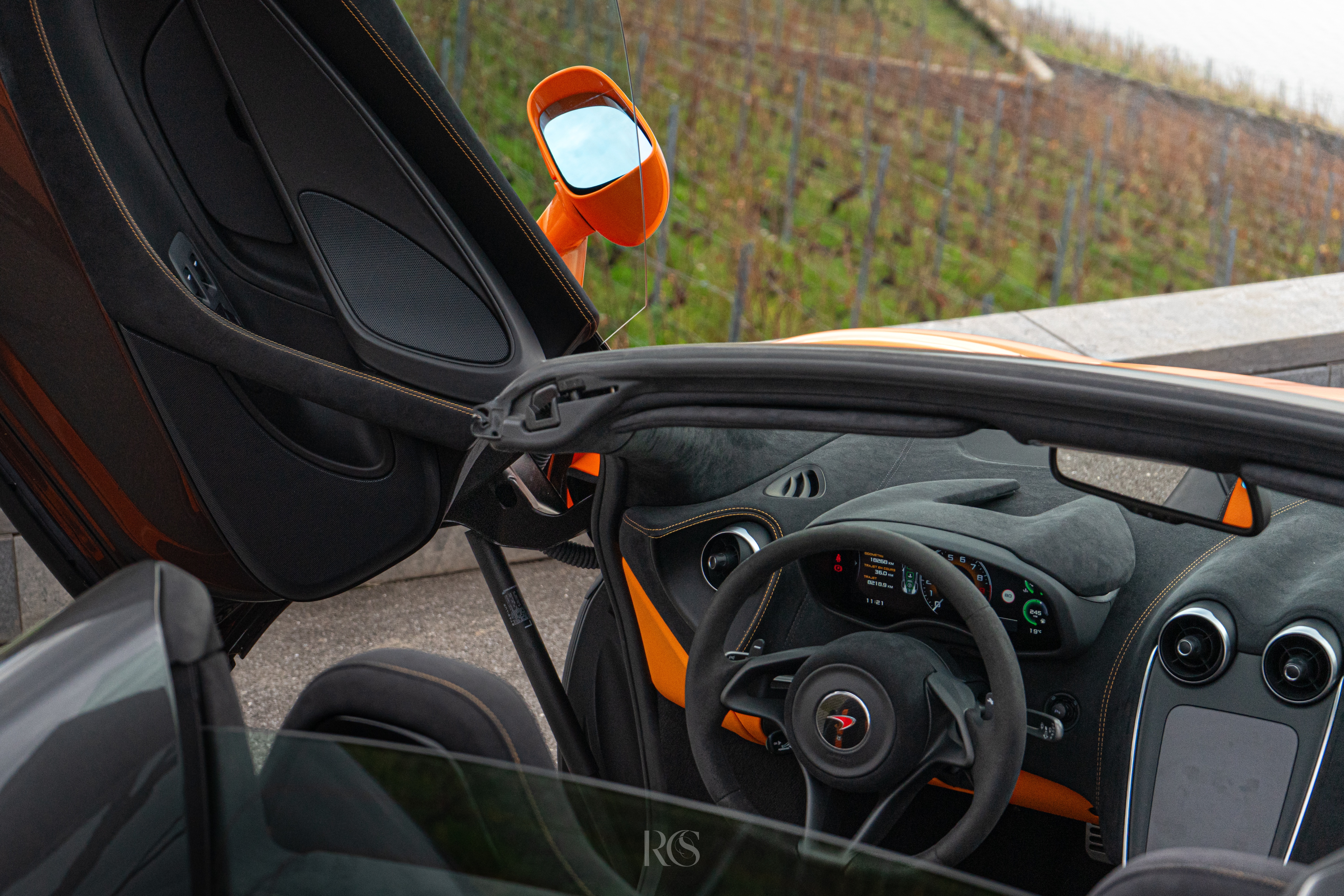 McLaren photographiée en extérieur, shooting premium