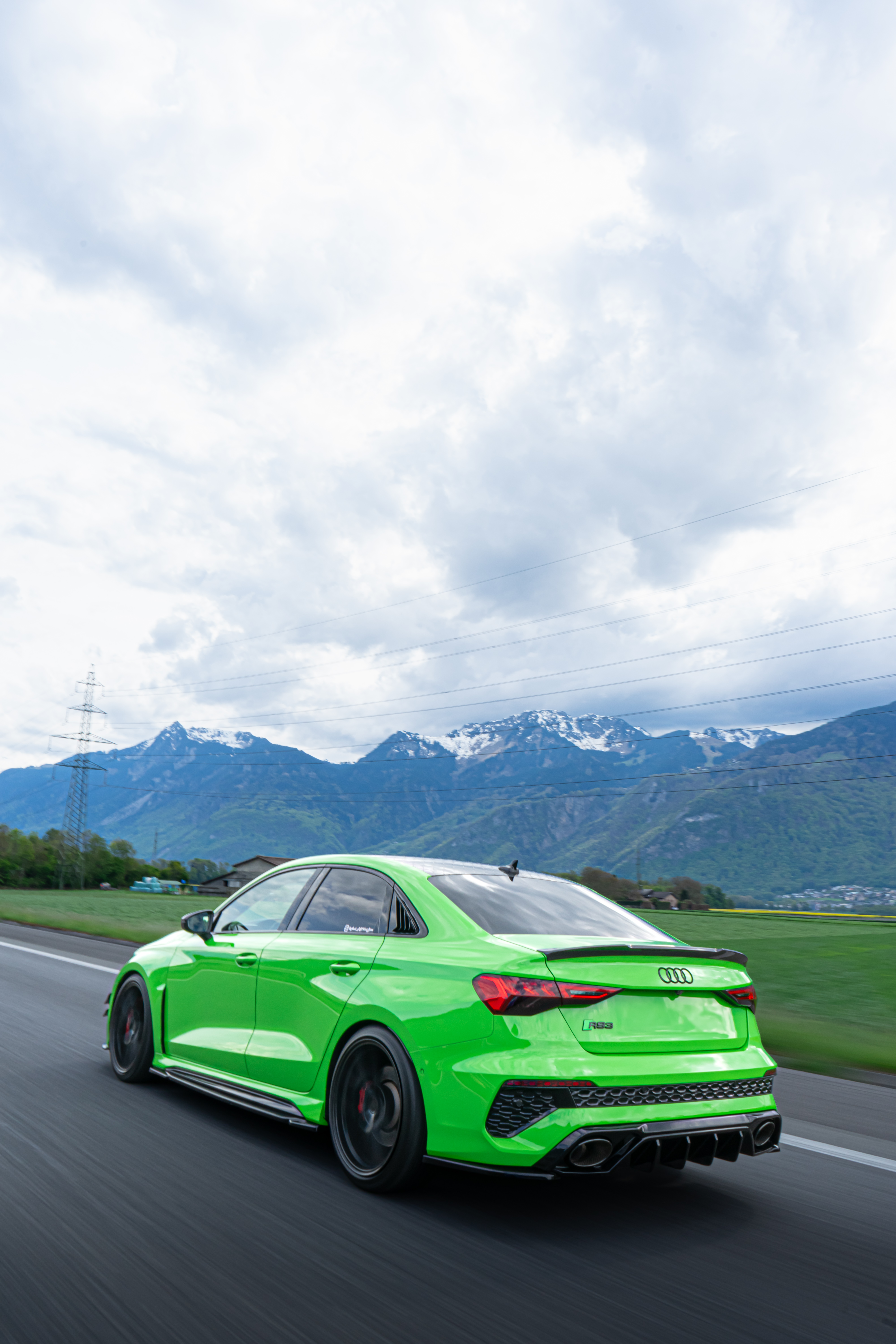 Audi RS3 en paysage alpin, photographie automobile