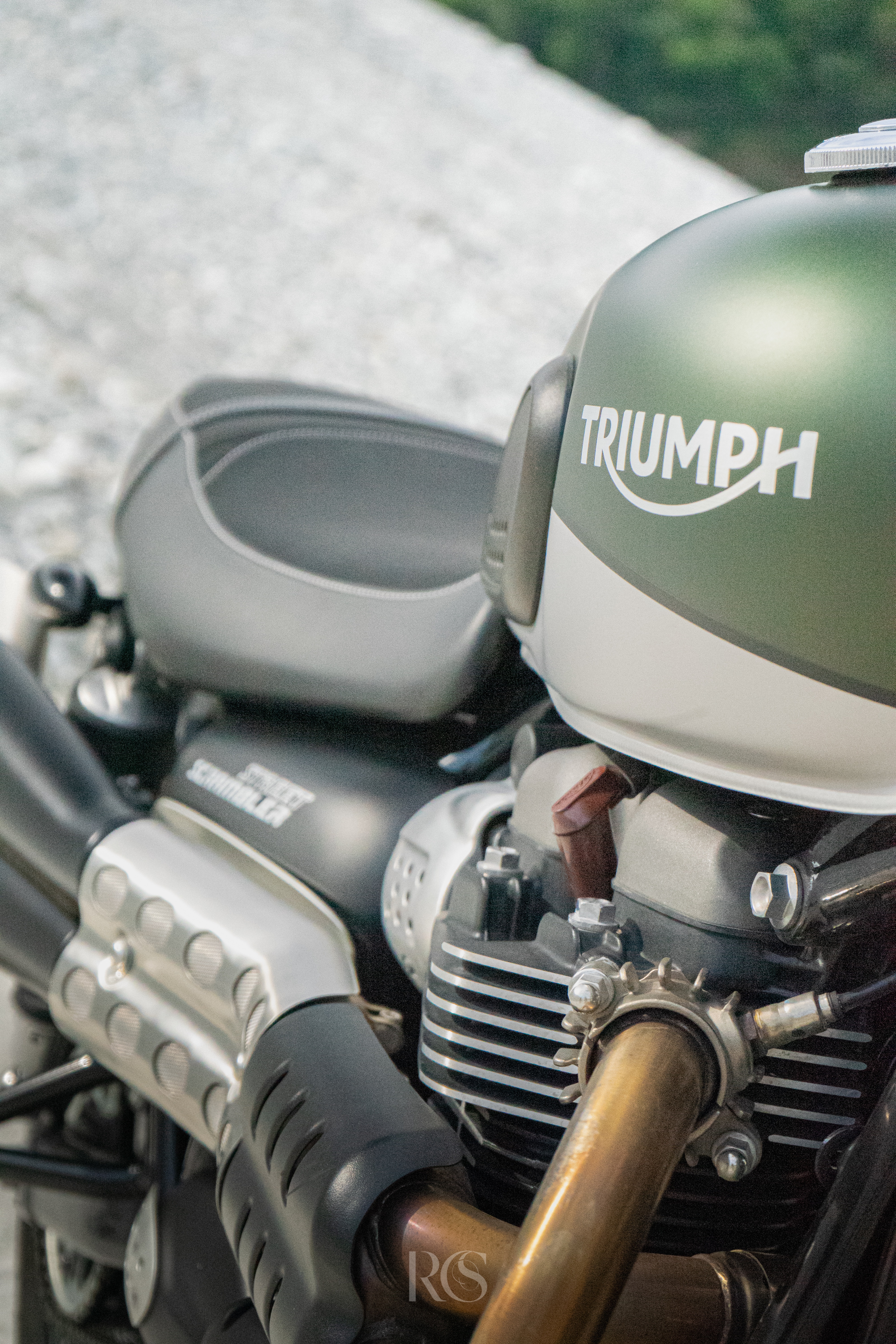 Triumph moto photographiée en extérieur, Suisse